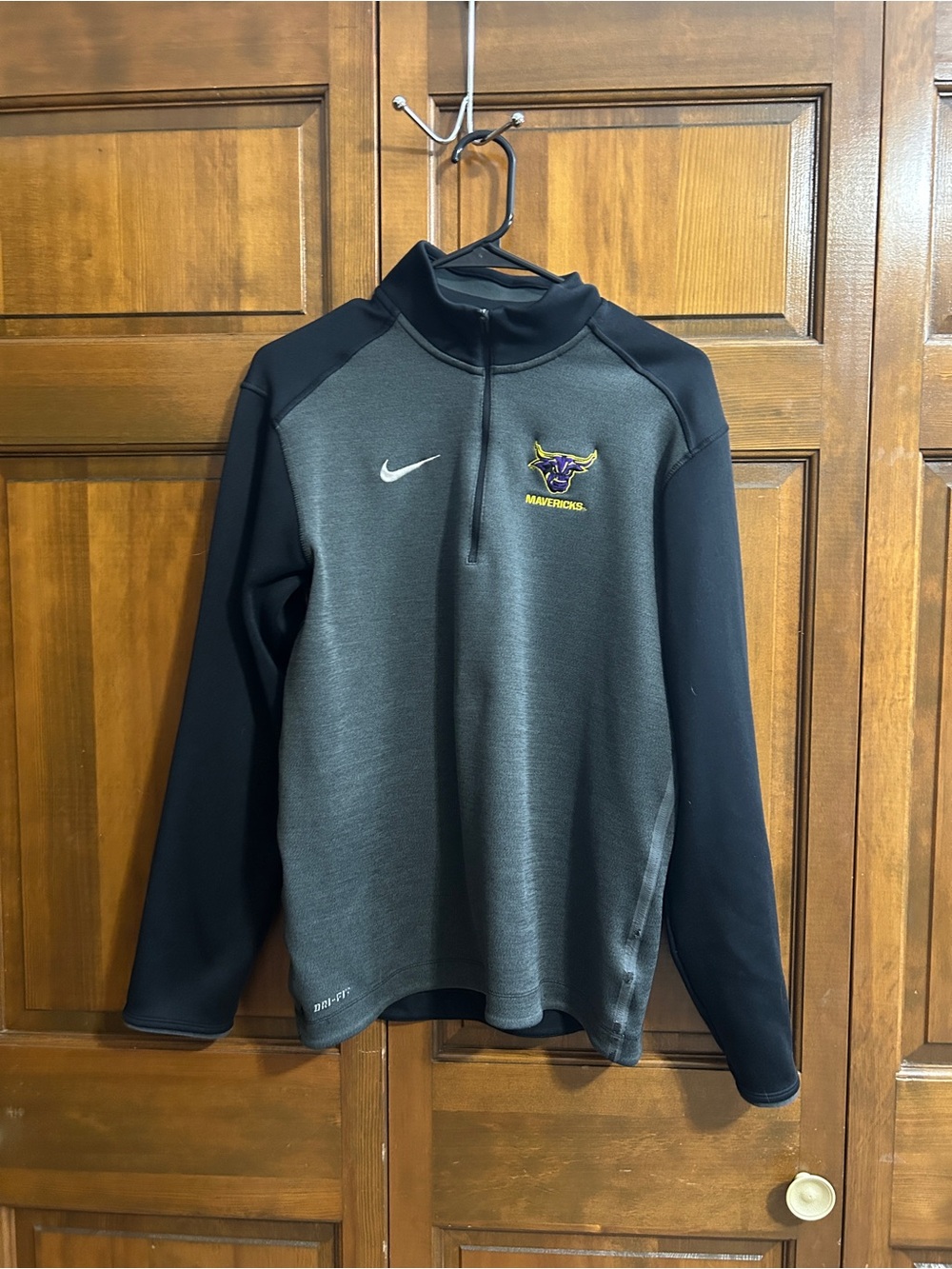 Nike Men’s Black and Gray Mavericks Half-Zip Performance Pullover